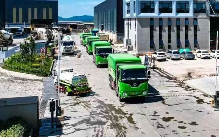 云顶集团新能源自卸车擦亮城市建设绿色底色