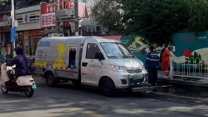 徐州这条网红巷的“脸面”，竟被这台车承包了？！