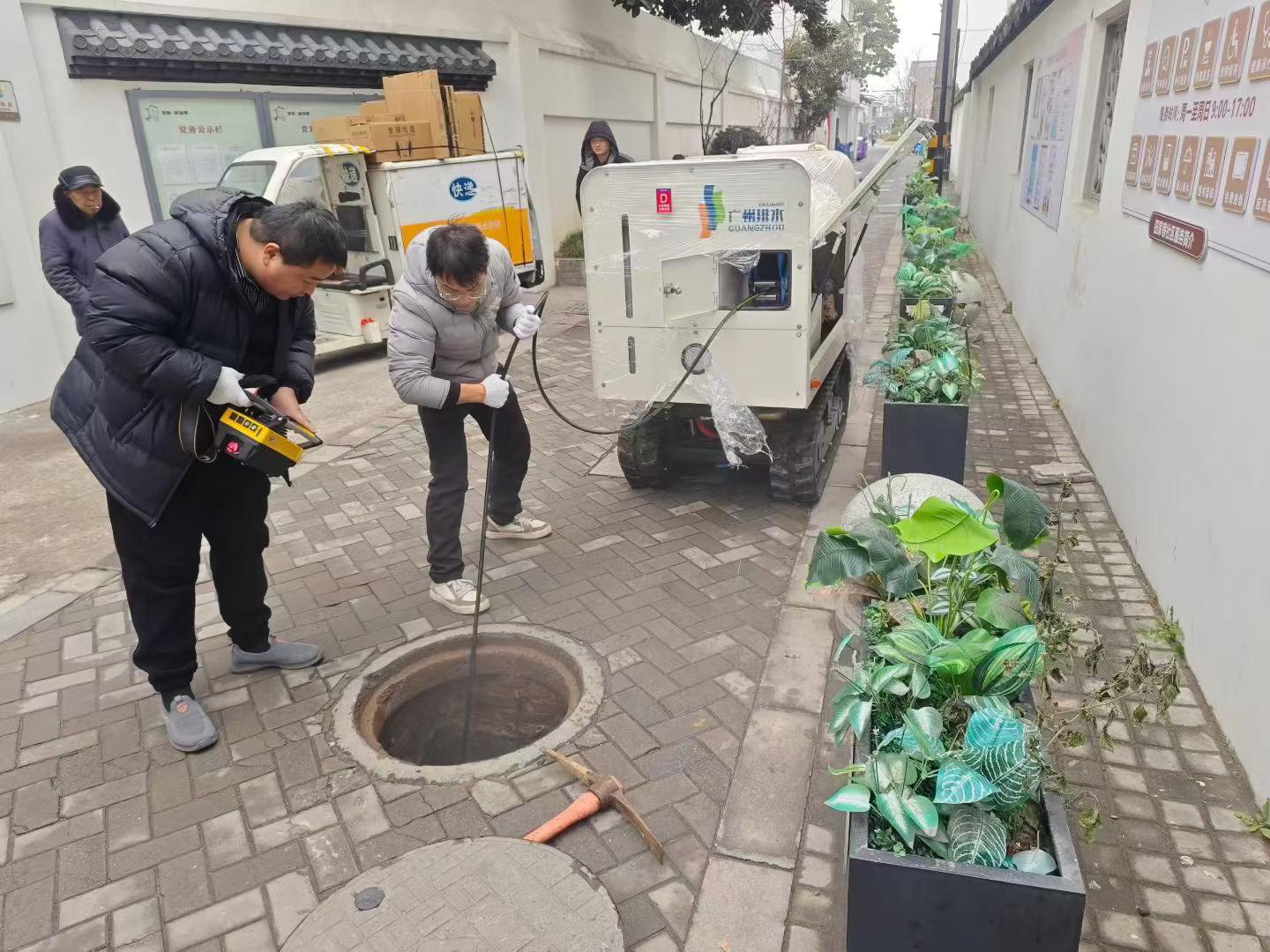 云顶集团小型管网设备，成功解决狭窄路段管网中存在的堵塞问题